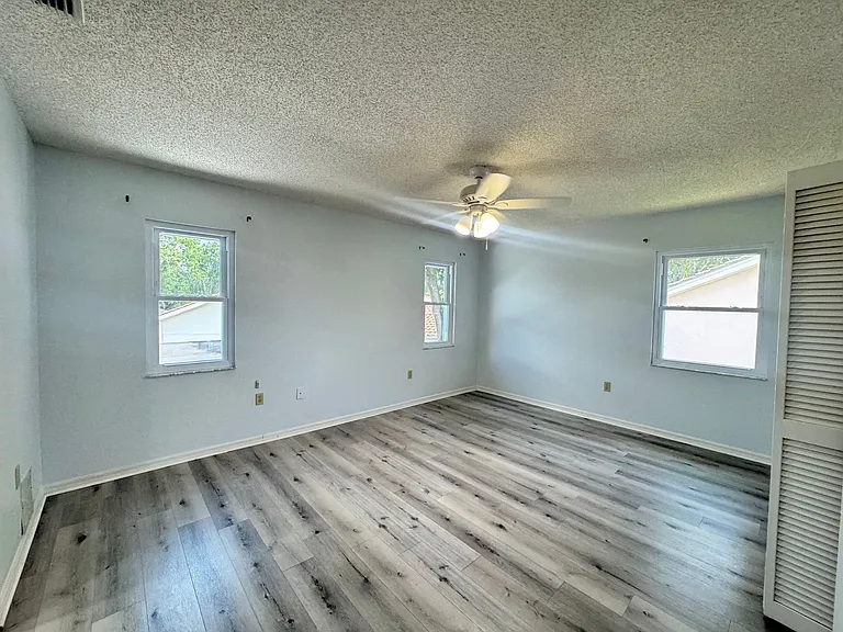 6077 Marella Dr — Photo 20
