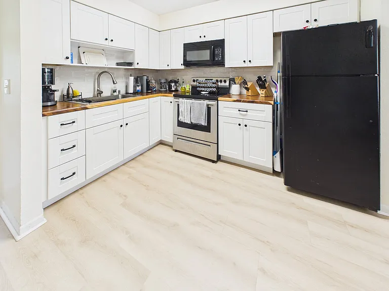 1411 E 109th Ave #B — Photo 6