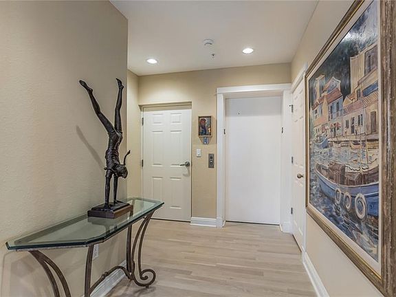 3rd image of 747 S Harbor Dr APT 1
