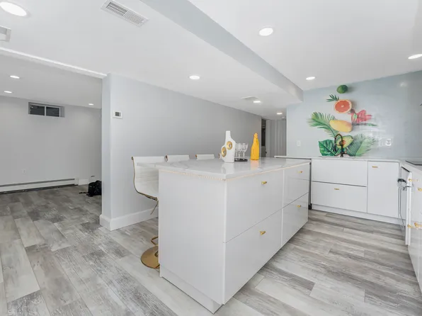 8 Owatonna St #8A, Auburndale, MA 02466
