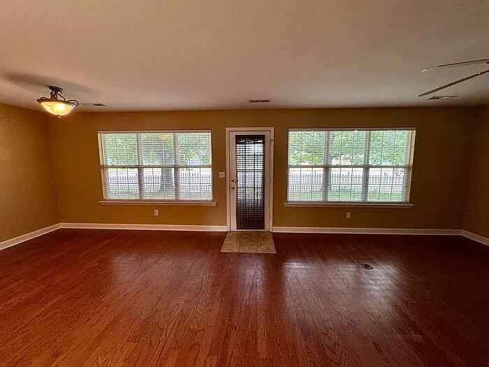 5311 Frankford Dr SE — Photo 8