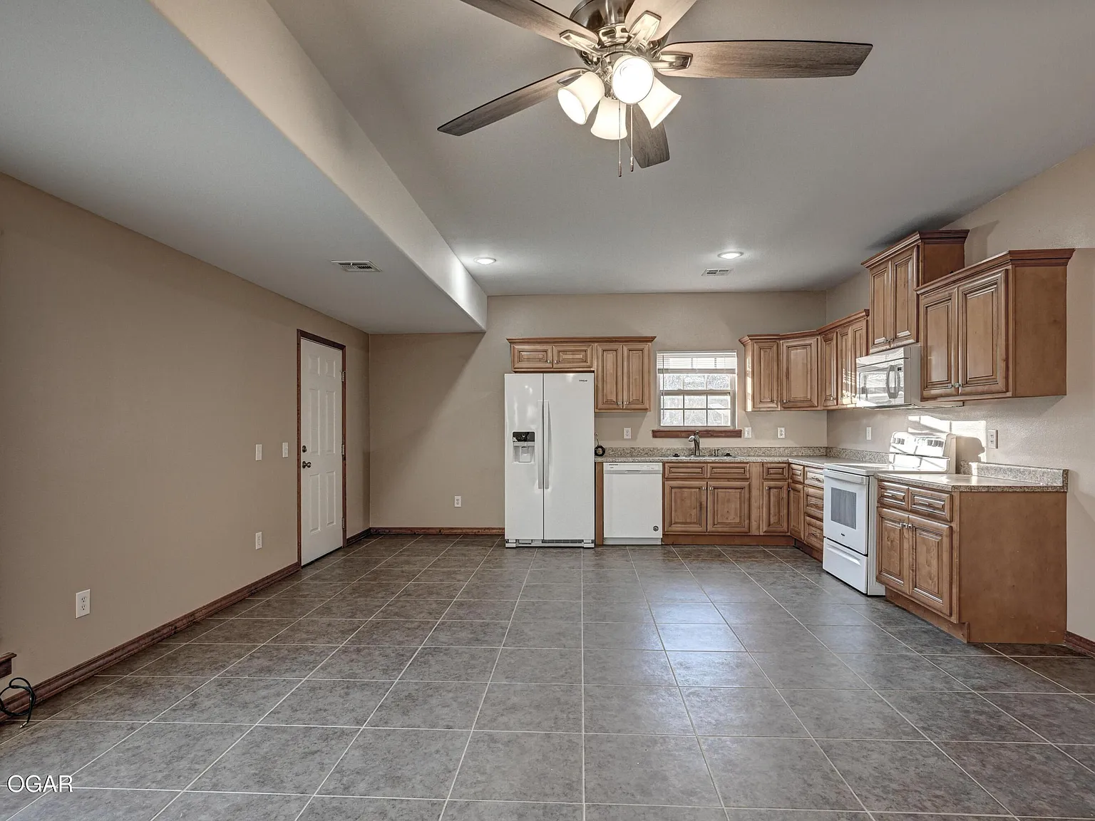 2 bed, 1.5 bath, 1200 sqft, $1,295 — Photo 3