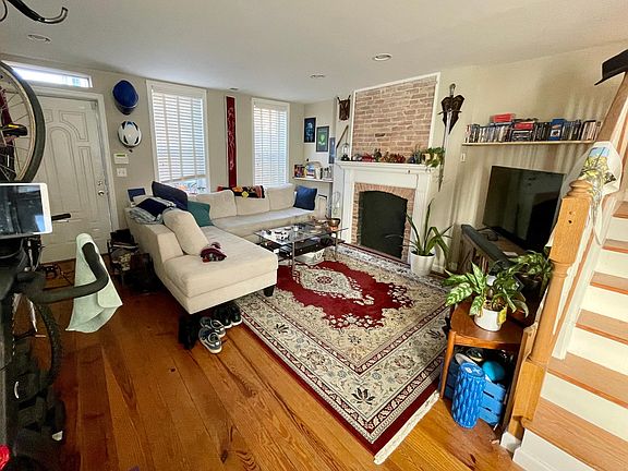 1st floor living room 1/2