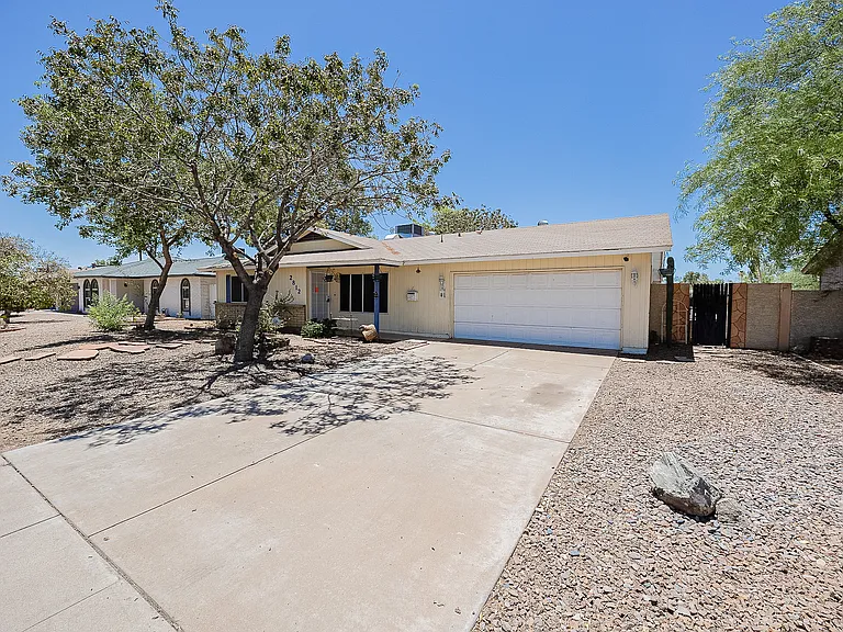 2812 S Cottonwood Dr — Photo 1