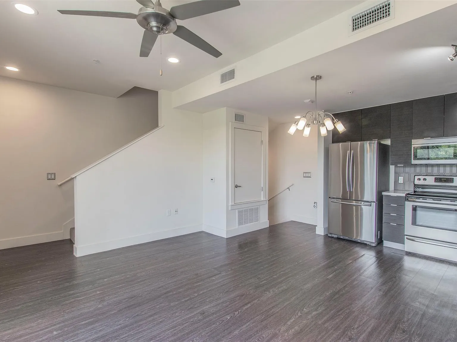 1 bed, 1.5 bath, 941 sqft, $1,700 — Photo 1