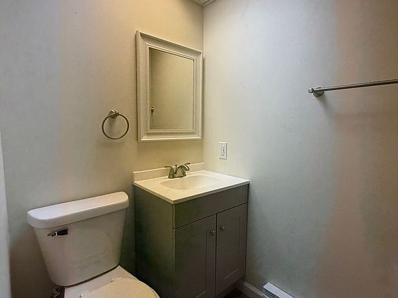 4th image of 304 Martin Ct APT C