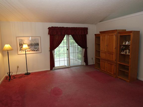 3rd image of 621 Covedale Ave APT 4