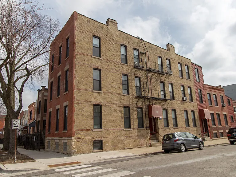 2327 W Ohio St #2C — Photo 2