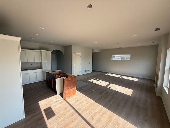 4th image of 1247 Jackson Dr