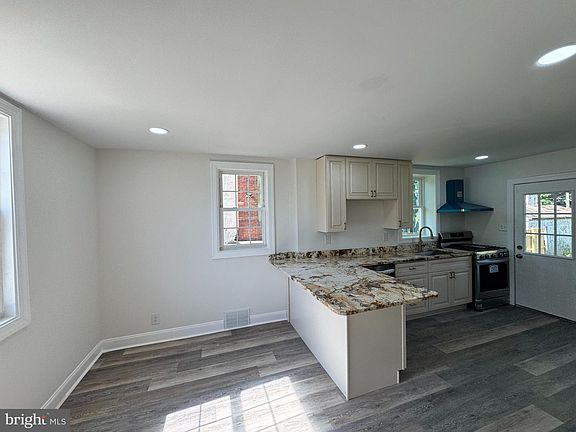 4th image of 108 Buck Ln