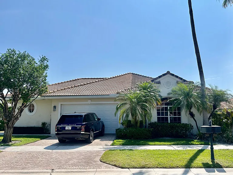 2921 Twin Oaks Way — Photo 1