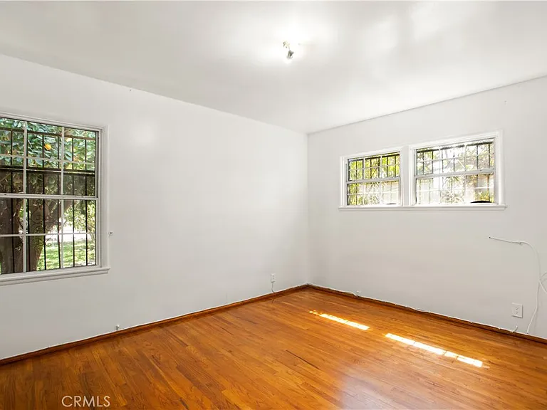 556 N Sunset Ave — Photo 19