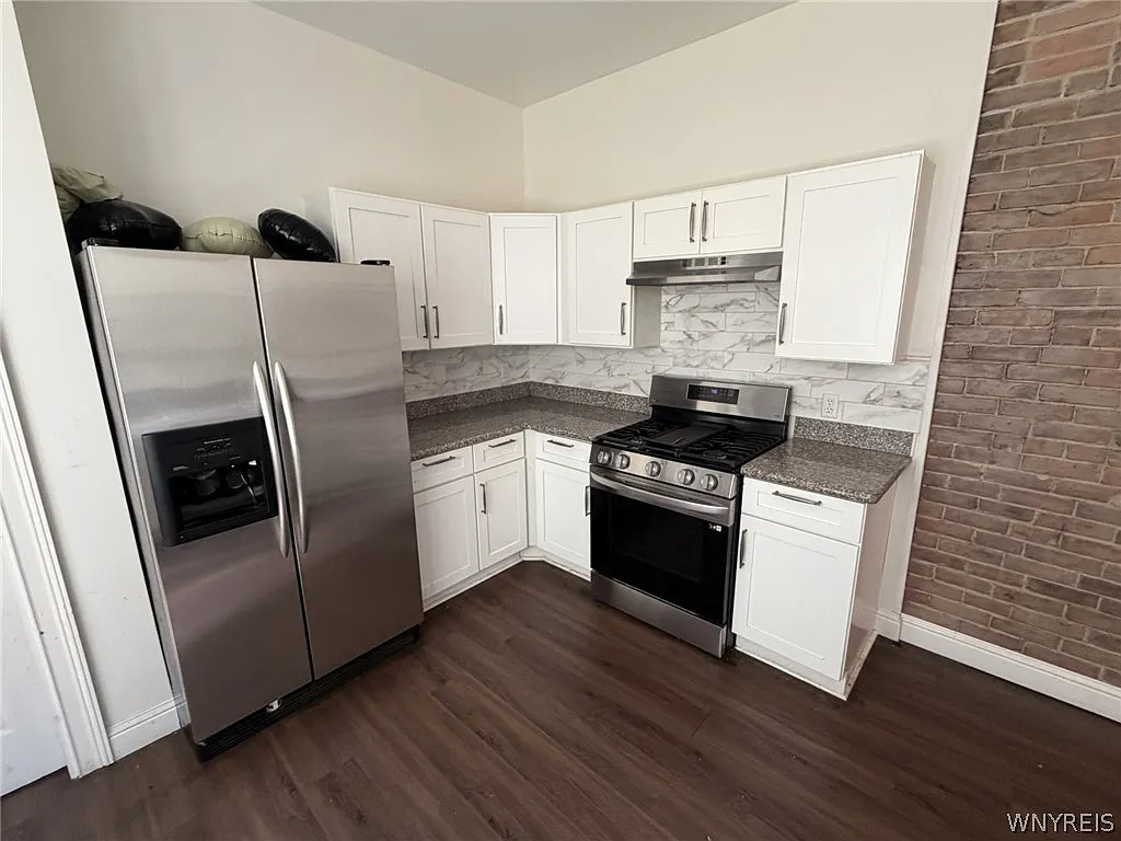 2 bed, 1.0 bath, 3167 sqft, $1,650 — Photo 4