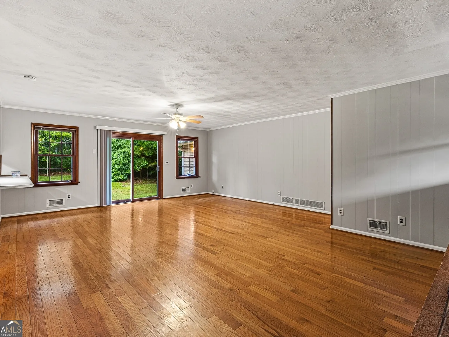 2 bed, 2.0 bath, 2189 sqft, $2,040 — Photo 3