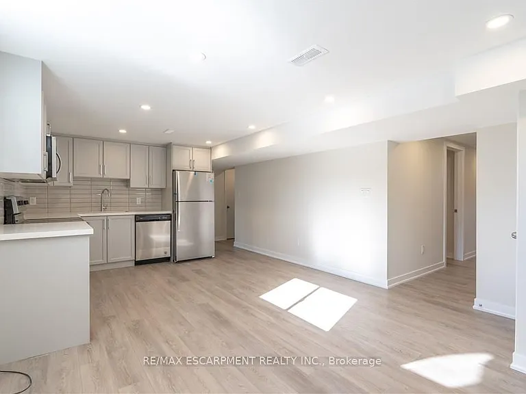 749 Upper Ottawa St #2 — Photo 11