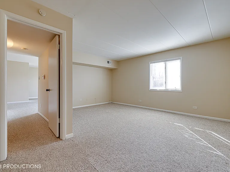 9114 W 140th St #103 — Photo 13