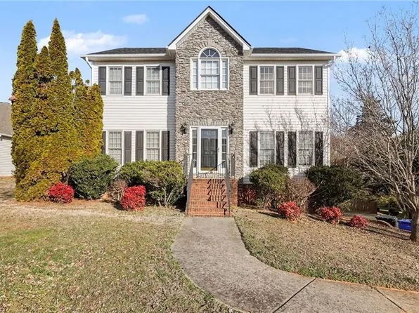 802 Lisa Run Ct, Kernersville, NC 27284