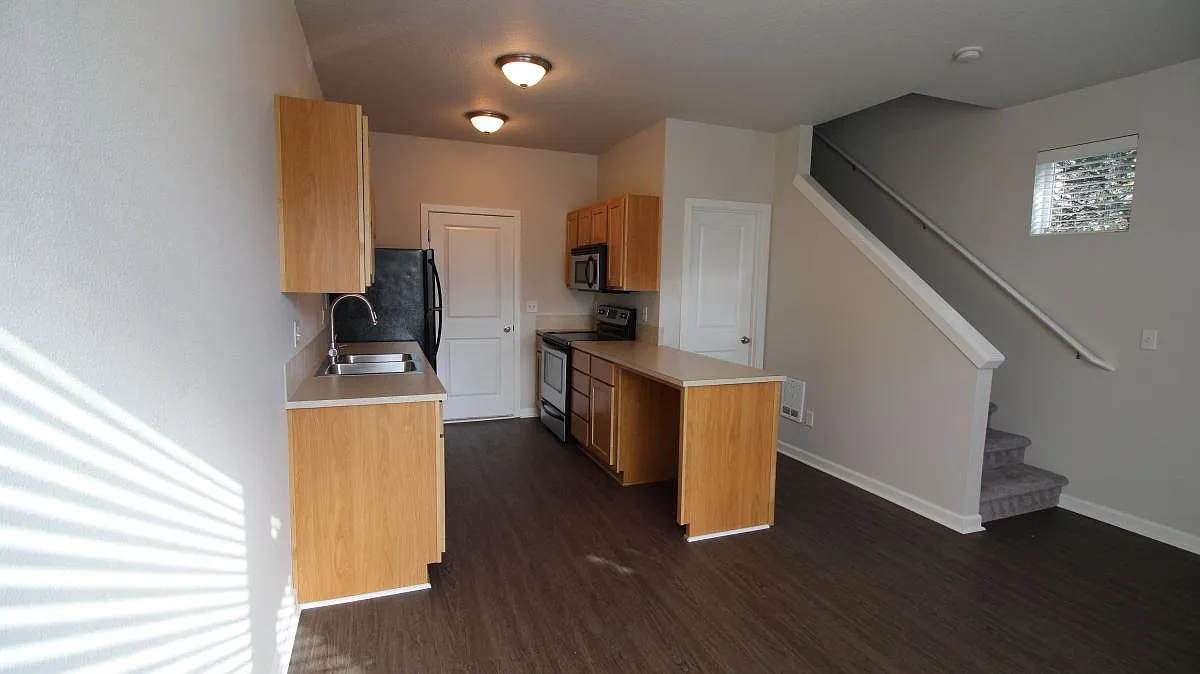 2 bed, 2.5 bath, 1120 sqft, $1,800 — Photo 2