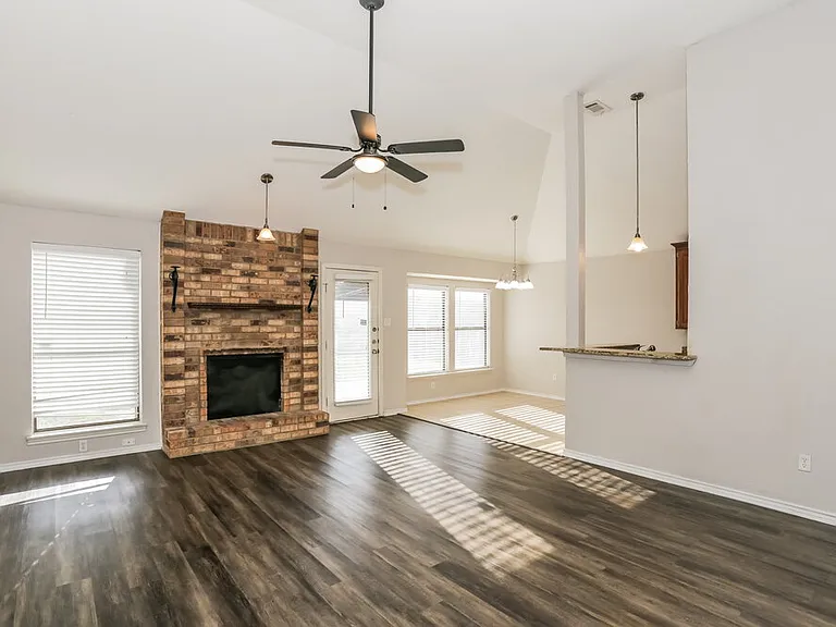 617 Parkview Dr — Photo 4