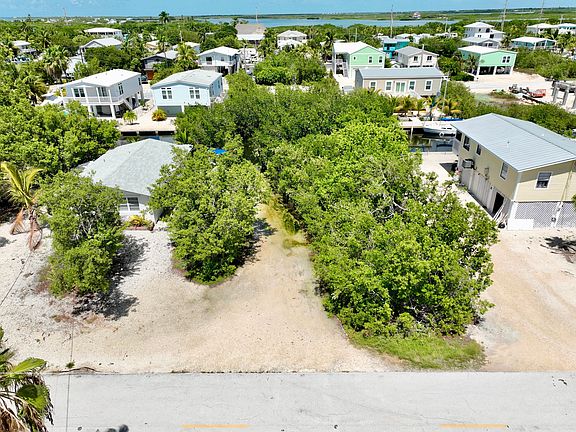 3rd image of 27347 Martinique Ln