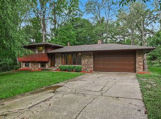 51205 Green Hill Dr, South Bend, IN 46628