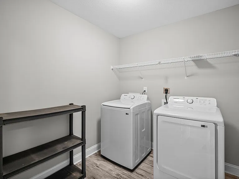 1381 Morning Star Dr — Photo 35