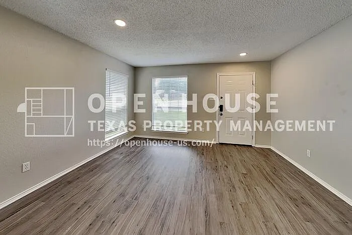 5711 Sterling Green Trl — Photo 3