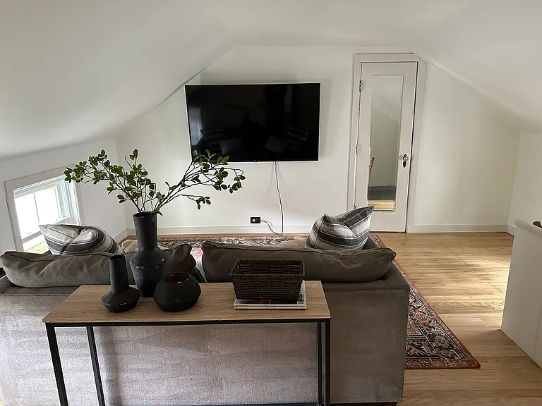 208 Lake Ave — Photo 8