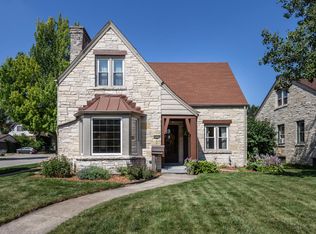 2375 S 58th St, West Allis, WI 53219