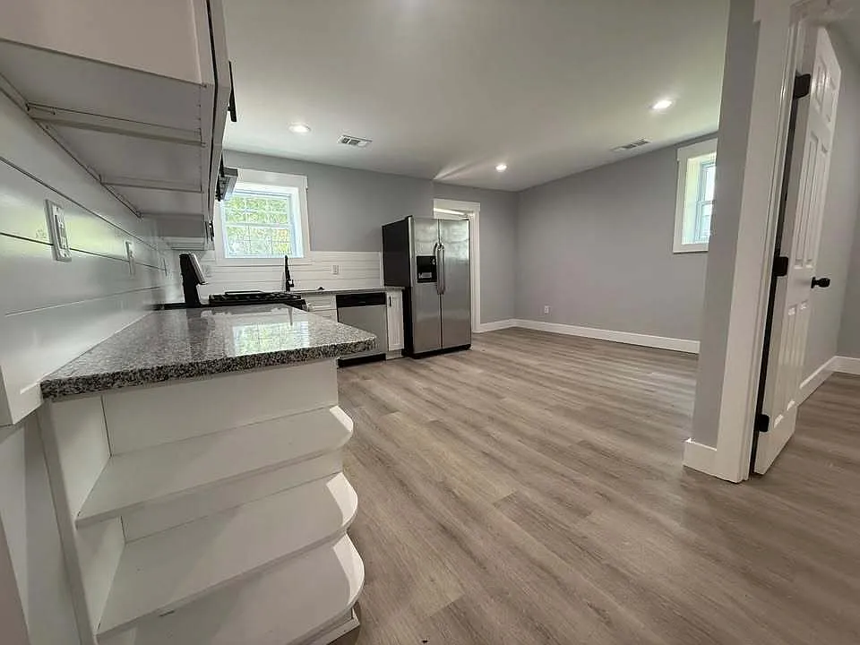 1099 Center Street SW - C — Photo 4