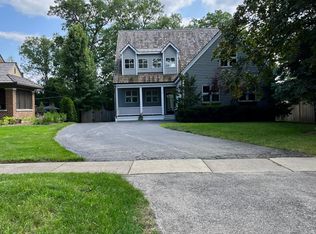 747 Highview Ter, Lake Forest, IL 60045