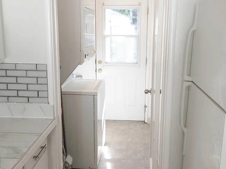 Separate laundry room, back entry