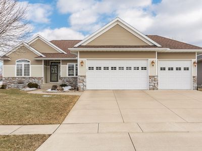 325 N 16th Ave, Hiawatha, IA, 52233
