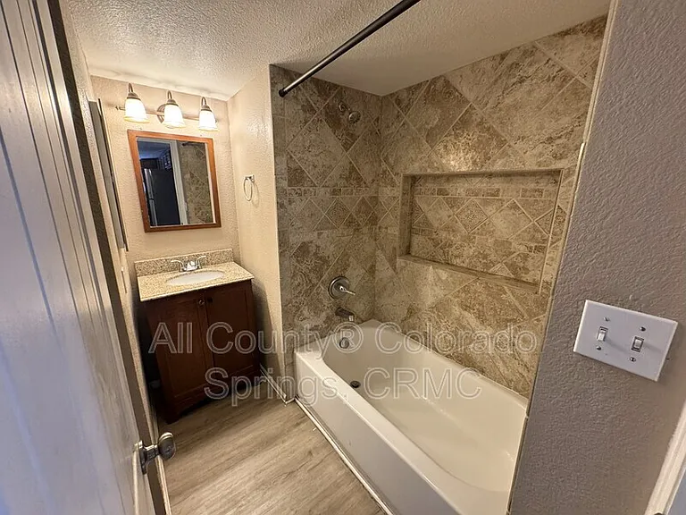 822 S Logan Ave — Photo 7