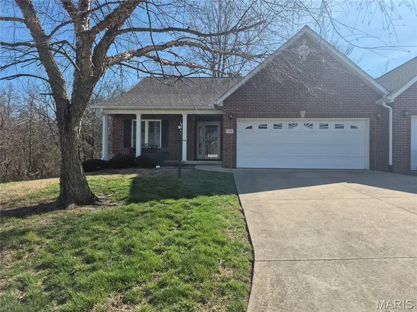 5214 Willis Ave, Godfrey, IL 62035