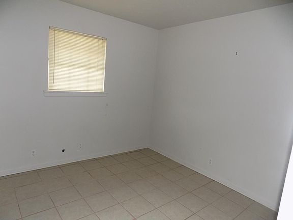2nd image of 221 Lakeshore Dr
