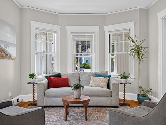 5th image of 24 Bussey St
