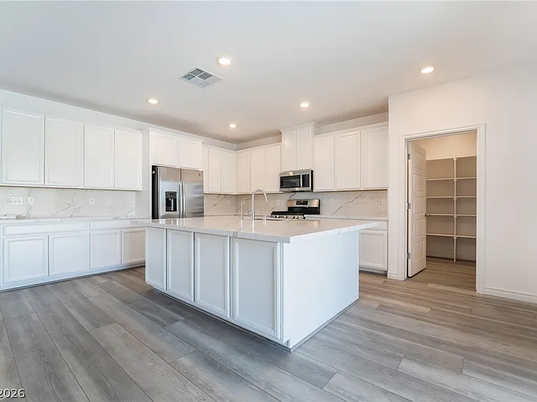 3952 Henny Ave — Photo 15