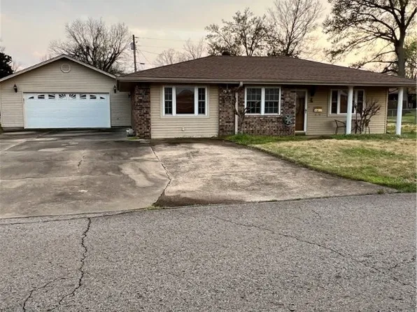 118 Hall St, Paris, AR 72855