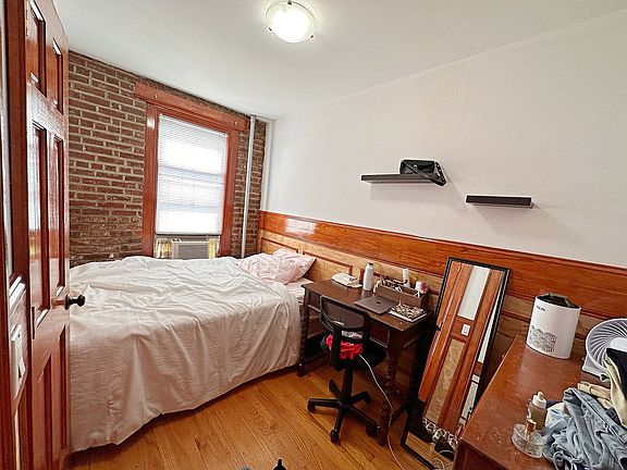 4th image of 424 E 13th St #28B