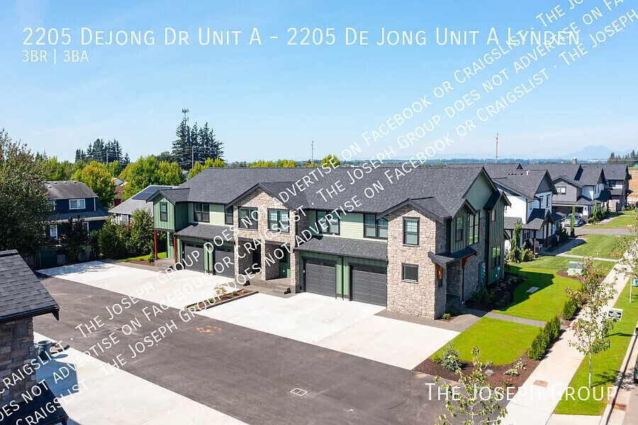 Inviting 3BR/2.5BA Apartment Home in Lynden! — Photo 2
