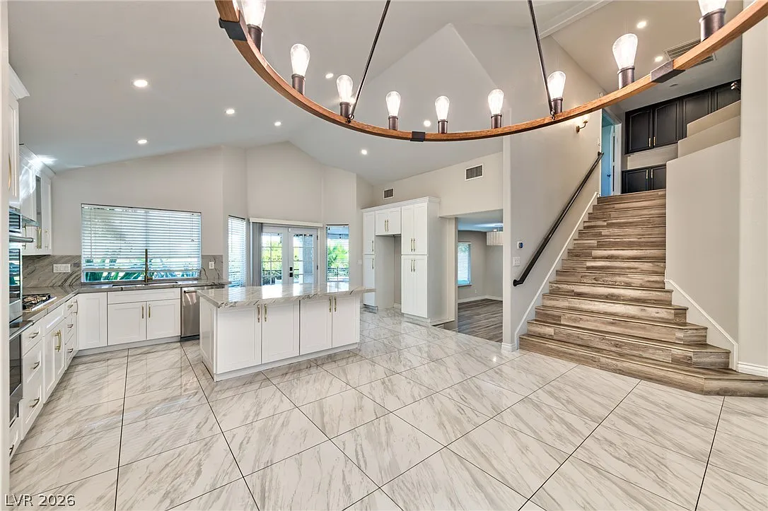 4 bed, 3.0 bath, 2468 sqft, $4,495 — Photo 4