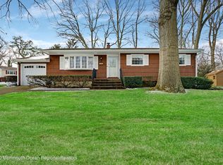 6 Teabury Ln, Oakhurst, NJ 07755