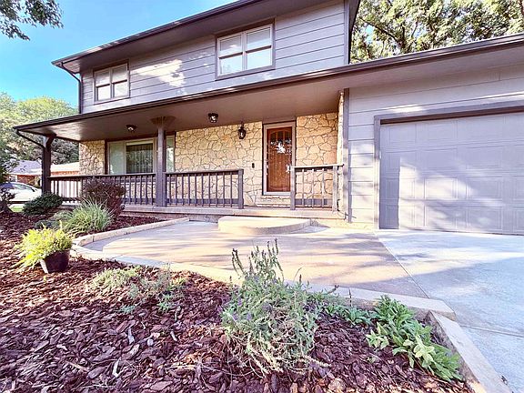 4th image of 47 Angelina Dr