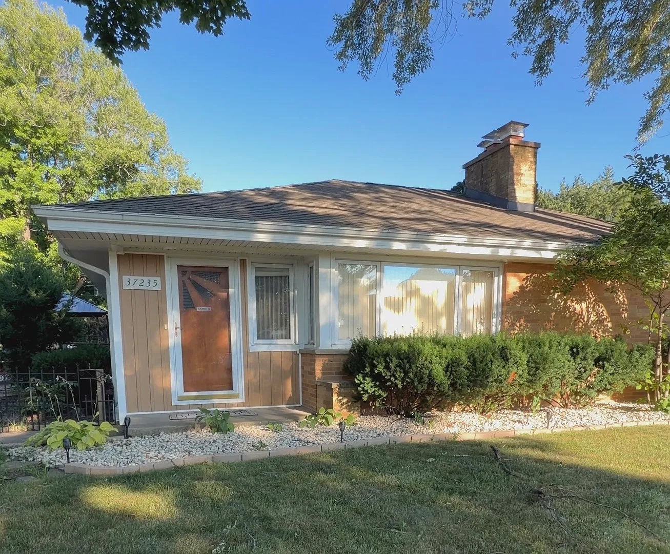 3 bed, 1780 sqft, $3,400 — Photo 3
