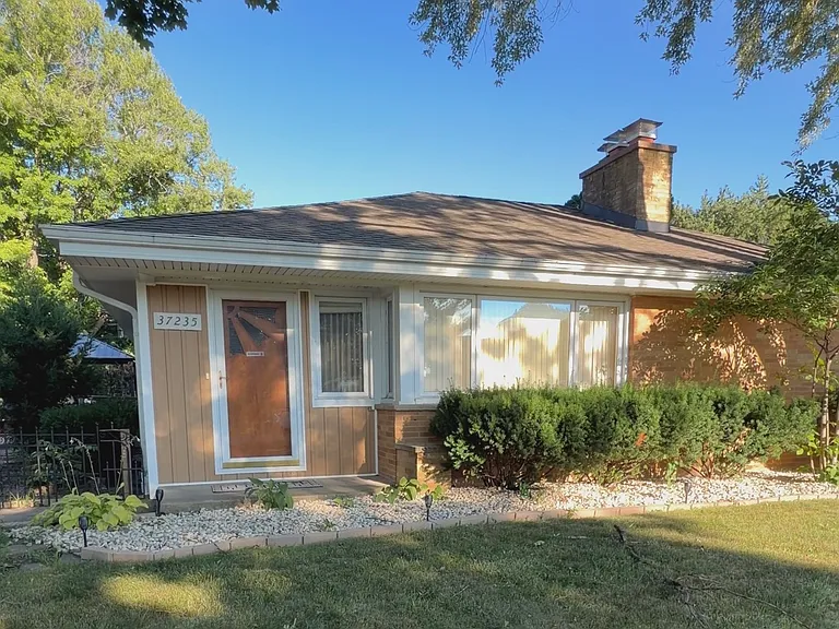 37235 N Hillside Dr — Photo 3