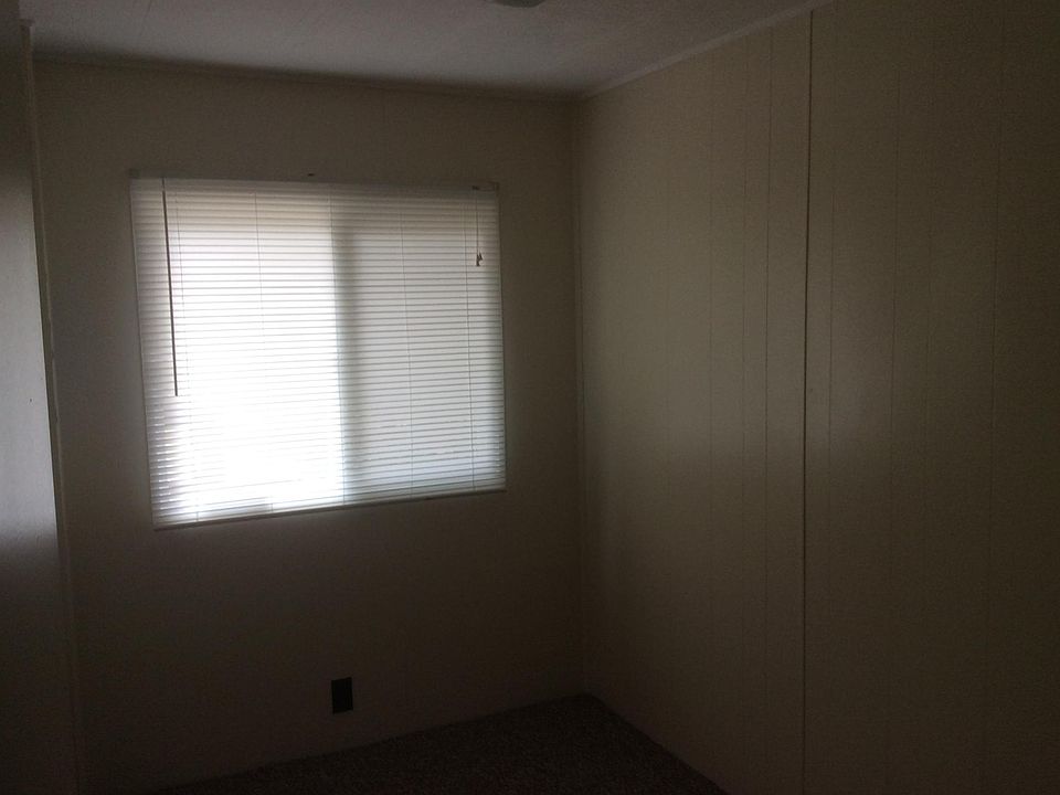 1st image of 635 23rd St NE