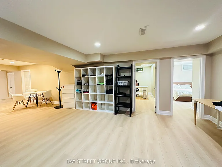 118 Fairglen Ave — Photo 14