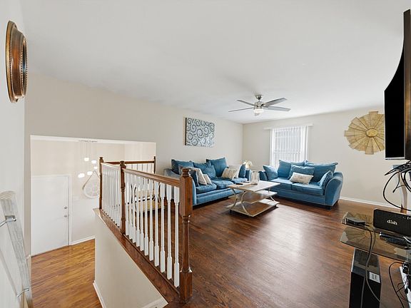 5th image of 629 Sullivan Ln