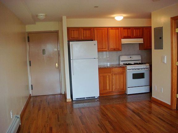 3rd image of 2668 30th St APT 3R